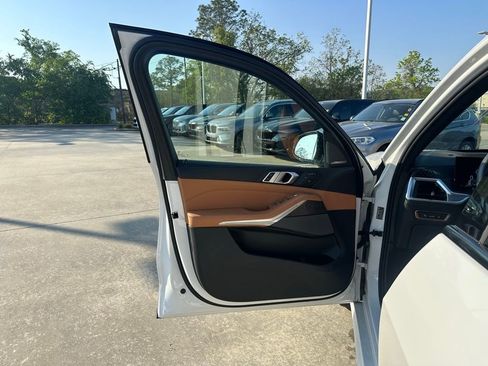 Certified 2024 BMW X7 xDrive40i w/ M Sport Package image 10