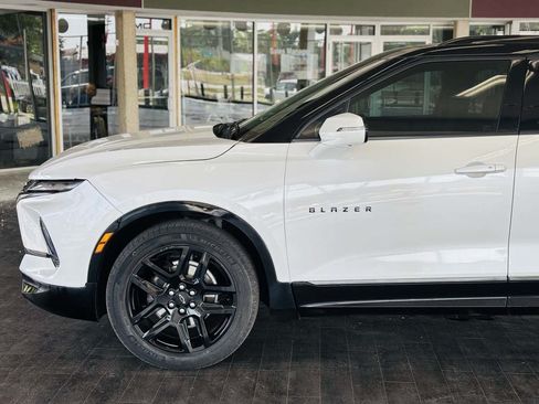 Used 2023 Chevrolet Blazer RS w/ Driver Confidence II Package AWD/4WD image 16