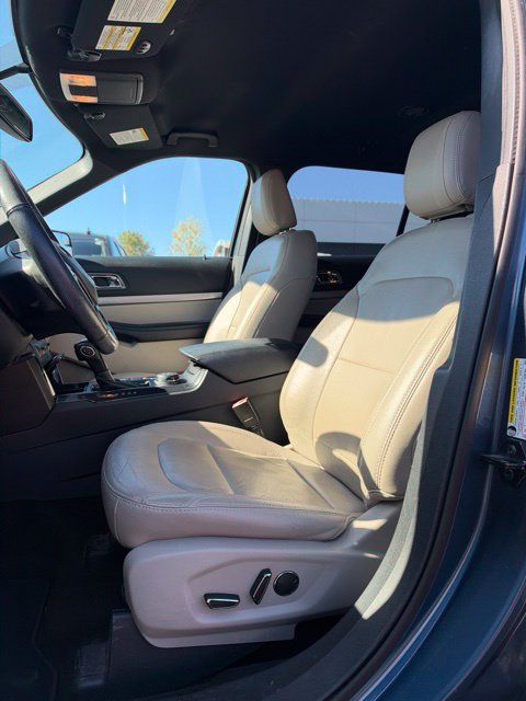 Used 2018 Ford Explorer XLT w/ Equipment Group 202A AWD/4WD image 17
