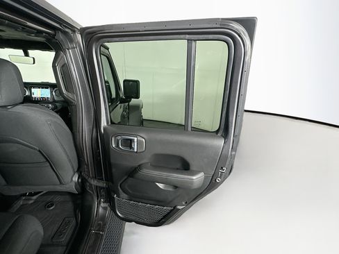 Used 2023 Jeep Wrangler Sahara image 28