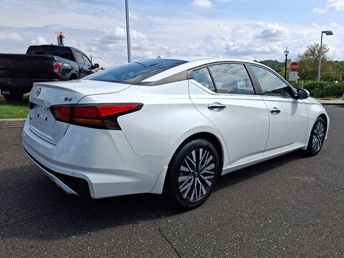 Certified 2024 Nissan Altima 2.5 SV w/ SV Premium Package FWD image 6