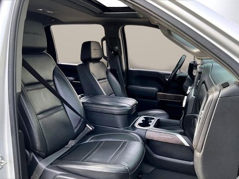 Used 2023 GMC Sierra 3500 Denali w/ Denali Ultimate Package image 23