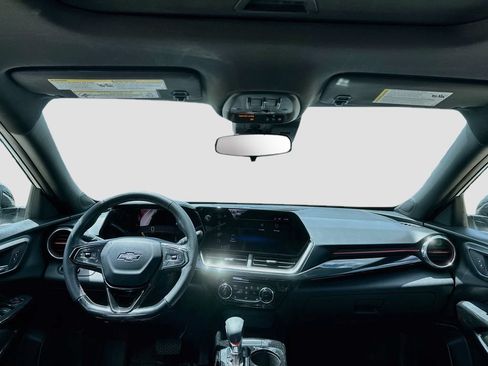 Used 2024 Chevrolet Trax RS w/ Sunroof Package FWD image 21