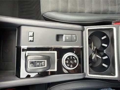 Used 2024 Mitsubishi Outlander 4WD Plug-In Hybrid image 25