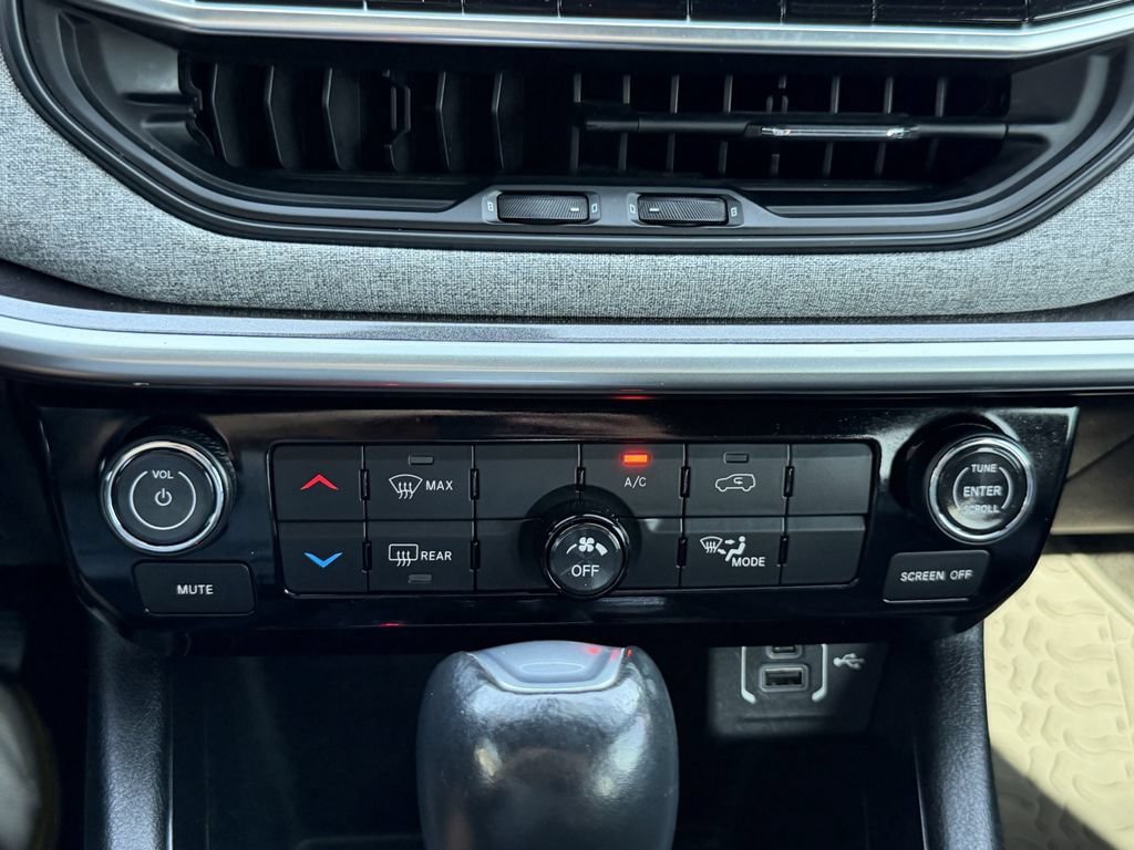 Used 2023 Jeep Compass Latitude AWD/4WD image 23