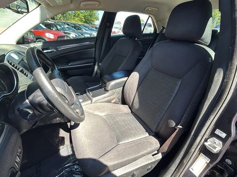 Used 2019 Chrysler 300 Touring w/ Sport Appearance Package image 12