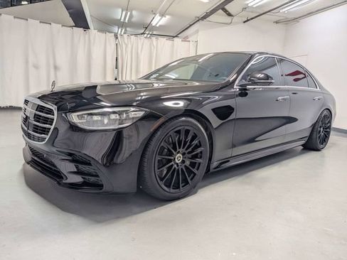 Used 2022 Mercedes-Benz S 500 4MATIC w/ AMG Line Package image 5