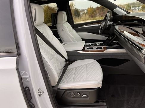 Certified 2026 Cadillac Escalade Platinum Sport w/ LPO, ONYX Package image 29