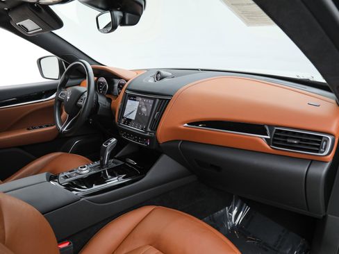 Certified 2022 Maserati Levante Modena image 14