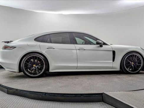 Used 2018 Porsche Panamera 4S image 9