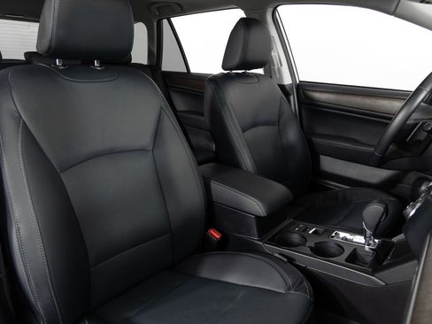 Used 2017 Subaru Outback 3.6R Limited image 28