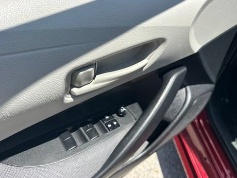 Used 2022 Toyota Corolla LE FWD image 16