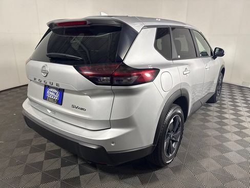 Used 2024 Nissan Rogue SV AWD/4WD image 10