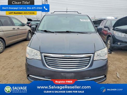 Used 2014 Chrysler Town & Country Touring FWD image 7