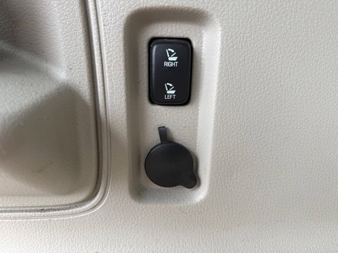 Used 2011 Lincoln MKX 2WD w/ 102A Rapid Spec Order Code image 17