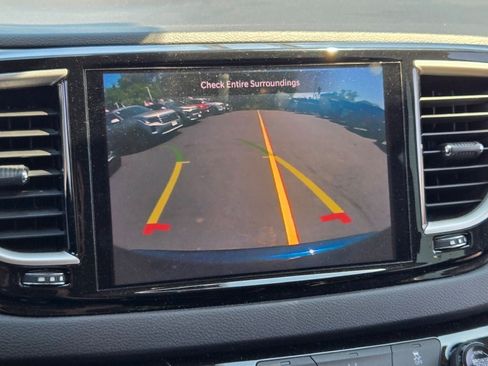 Used 2022 Chrysler Pacifica Touring-L FWD image 24
