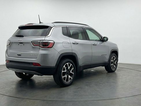 Used 2025 Jeep Compass Trailhawk AWD/4WD image 9
