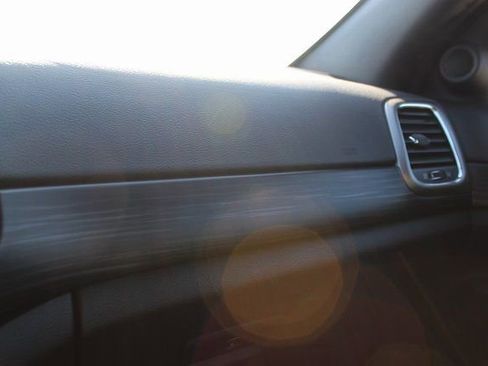 Used 2021 Jeep Grand Cherokee Laredo X image 23