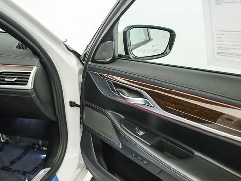 Used 2022 BMW 740i w/ M Sport Package RWD image 18