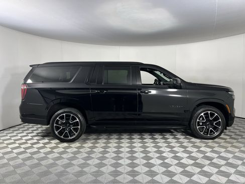 Used 2025 Chevrolet Suburban RST w/ Sun And Tow Package image 3