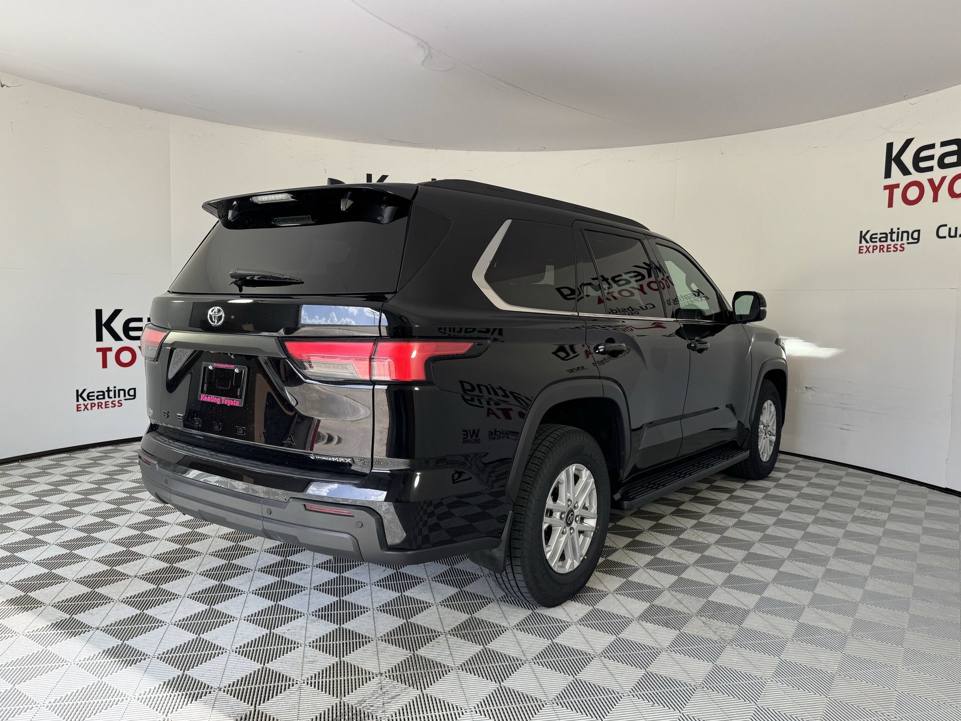 Certified 2025 Toyota Sequoia SR5 AWD/4WD image 6
