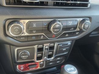 Used 2025 Jeep Wrangler Willys video 4