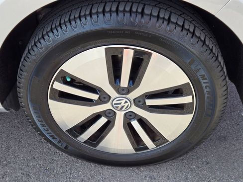 Used 2019 Volkswagen e-Golf SE w/ Driver Assistance Package image 10