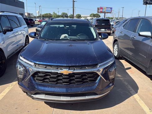 Used 2024 Chevrolet Trax LT w/ Driver Confidence Package FWD image 9