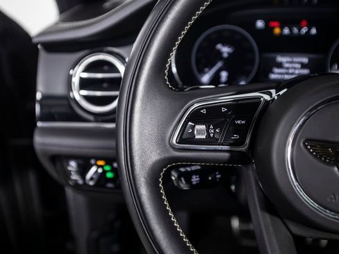 Used 2022 Bentley Bentayga image 43