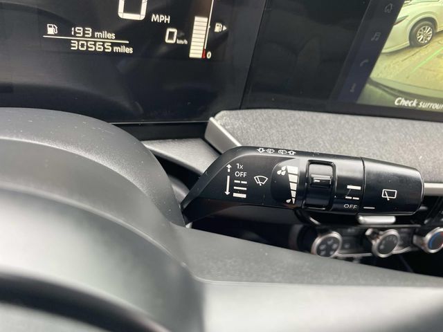 Used 2025 Nissan Kicks SV AWD/4WD image 32