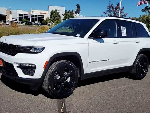 New 2025 Jeep Grand Cherokee Limited image 4