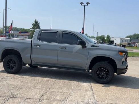 Used 2024 Chevrolet Silverado 1500 Custom Trail Boss w/ LPO, Dark Essentials Package AWD/4WD image 2