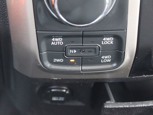 Used 2015 RAM 1500 Big Horn image 32