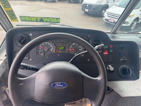 Used 2013 Ford E-350 and Econoline 350 Super Duty w/ Air Conditioning Prep Pkg image 12