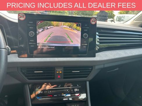 Used 2025 Volkswagen Jetta SE FWD image 11