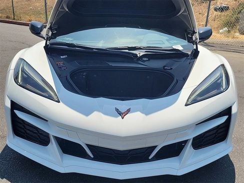 New 2025 Chevrolet Corvette E-Ray image 20