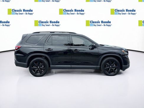 Certified 2025 Honda Pilot Black Edition image 9