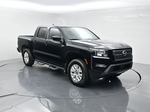 Used 2023 Nissan Frontier SV w/ SV Convenience Package AWD/4WD image 2