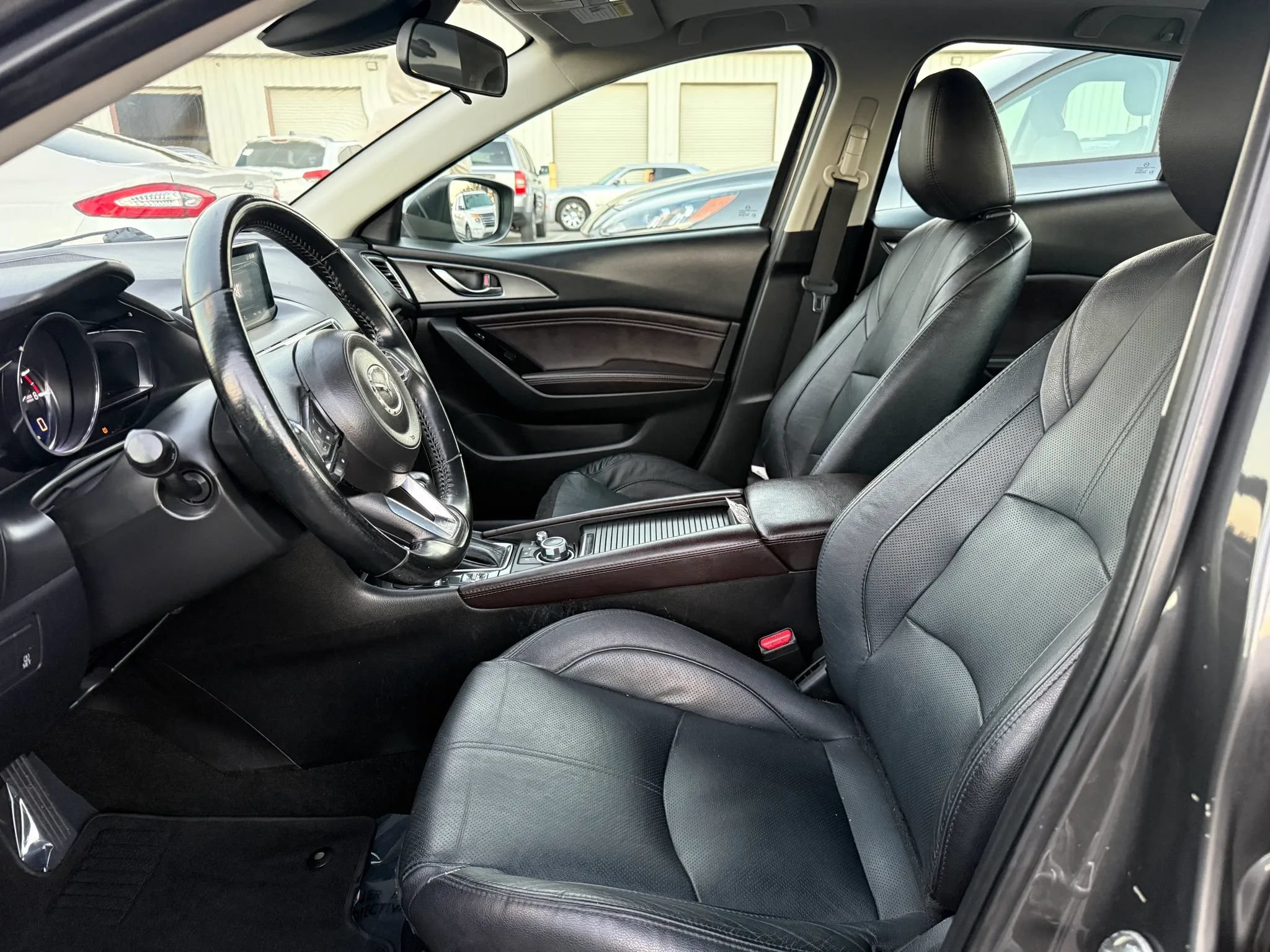 Used 2018 MAZDA MAZDA3 Grand Touring FWD image 2