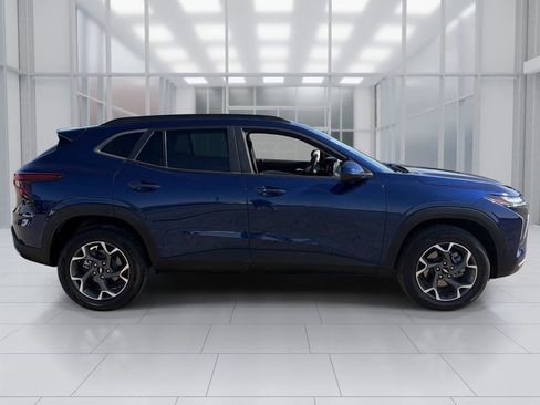 Used 2024 Chevrolet Trax LT w/ Driver Confidence Package FWD image 6