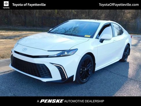 Certified 2025 Toyota Camry SE image 1