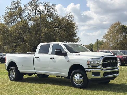 Used 2024 RAM 3500 Tradesman w/ Chrome Appearance Group AWD/4WD image 3
