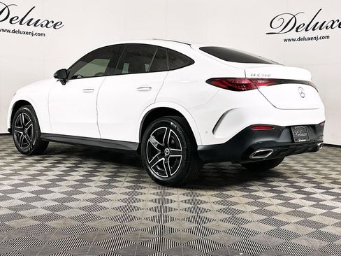 Used 2024 Mercedes-Benz GLC 300 4MATIC w/ AMG Line image 4