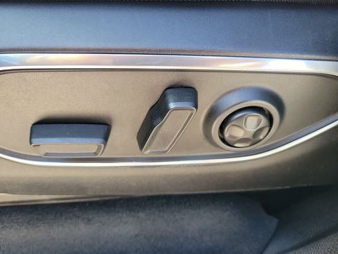 Used 2025 Jeep Wagoneer 4WD image 15