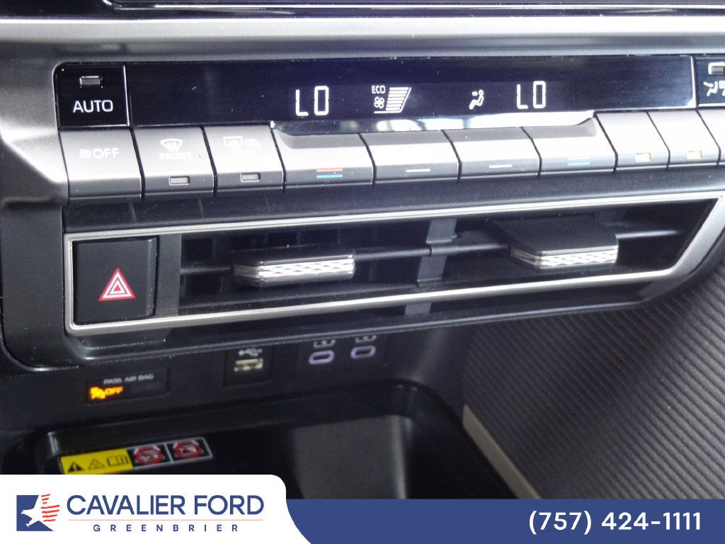 Used 2025 Toyota Camry SE FWD image 28
