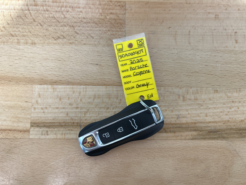 Certified 2025 Porsche Cayenne AWD/4WD image 28