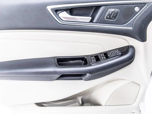 Used 2019 Ford Edge Titanium FWD image 24