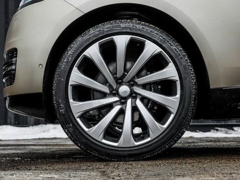 New 2025 Land Rover Range Rover SE image 4