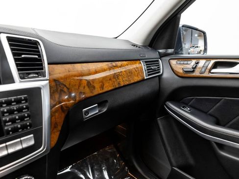 Used 2014 Mercedes-Benz GL 550 4MATIC image 24