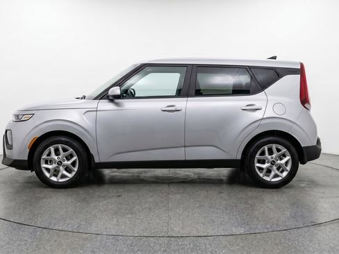 Used 2025 Kia Soul LX w/ LX Technology Package FWD image 5